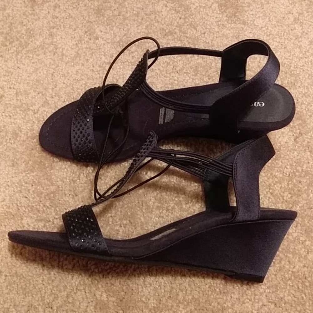 Shoe - Picture 5 of 8